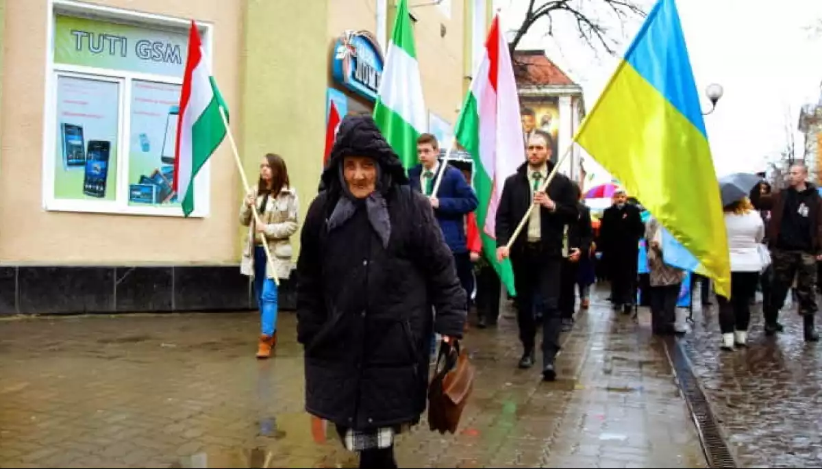 Червоні лінії "угорського" закону: де Київ має відмовитися від поступок на шляху до ЄС