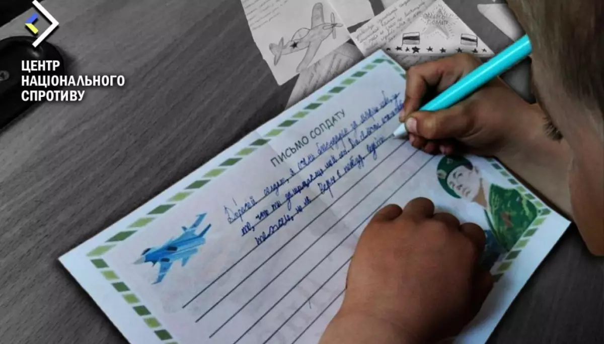 Росіяни на ТОТ змушують українських дітей писати листи підтримки солдатам армії РФ