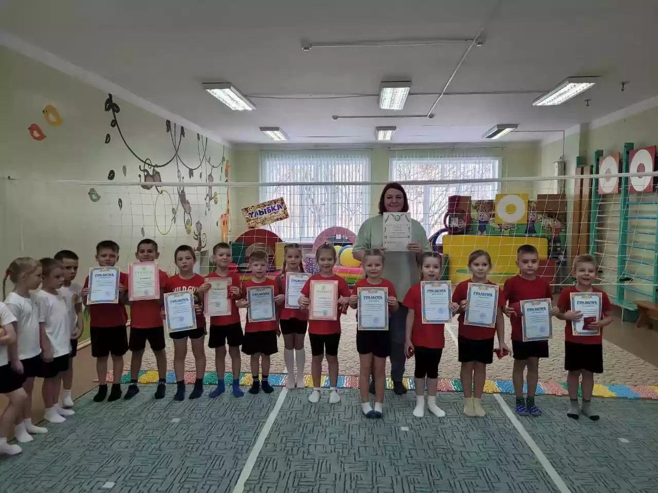У Хабаровську вихованців дитсадка нагородили грамотами з українським тризубом