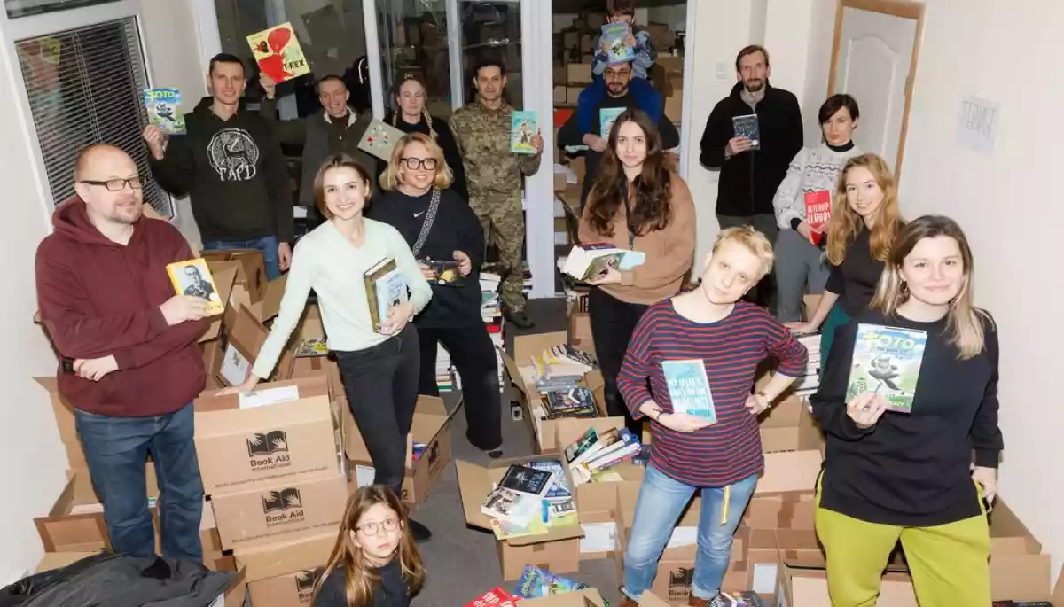 Україна отримала 25 тисяч книжок із Британії для поповнення бібліотек