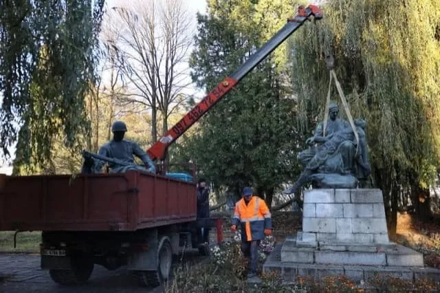 У Львівській області залишилось демонтувати 22 об'єкти комуністичної пропаганди
