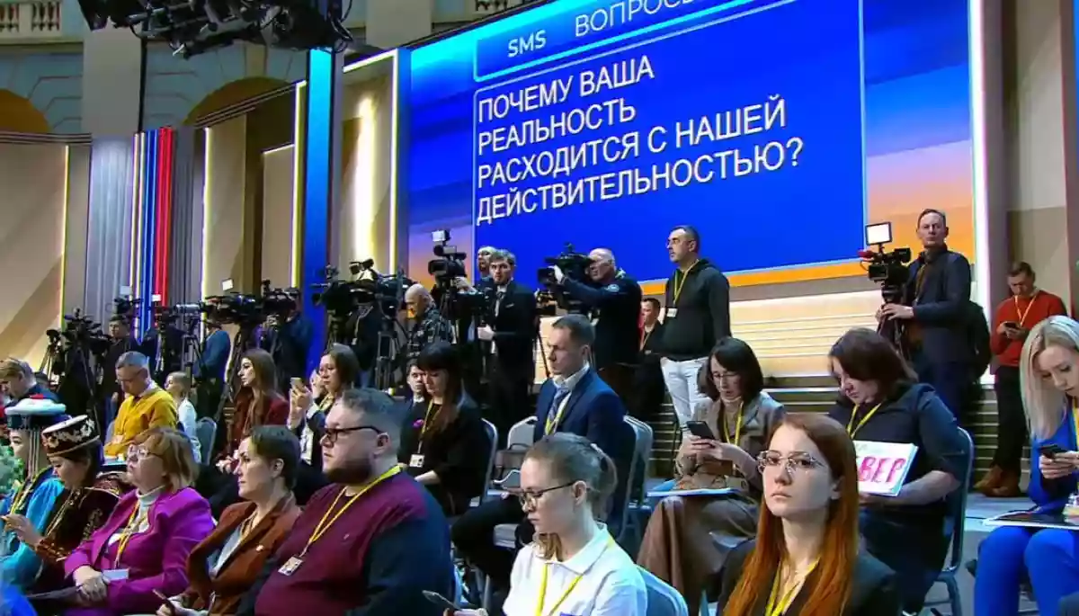 «Чемодан, вокзал, Гаага!»: Пресконференція Путіна супроводжувалась скандальними коментарями та незручними питаннями від народу