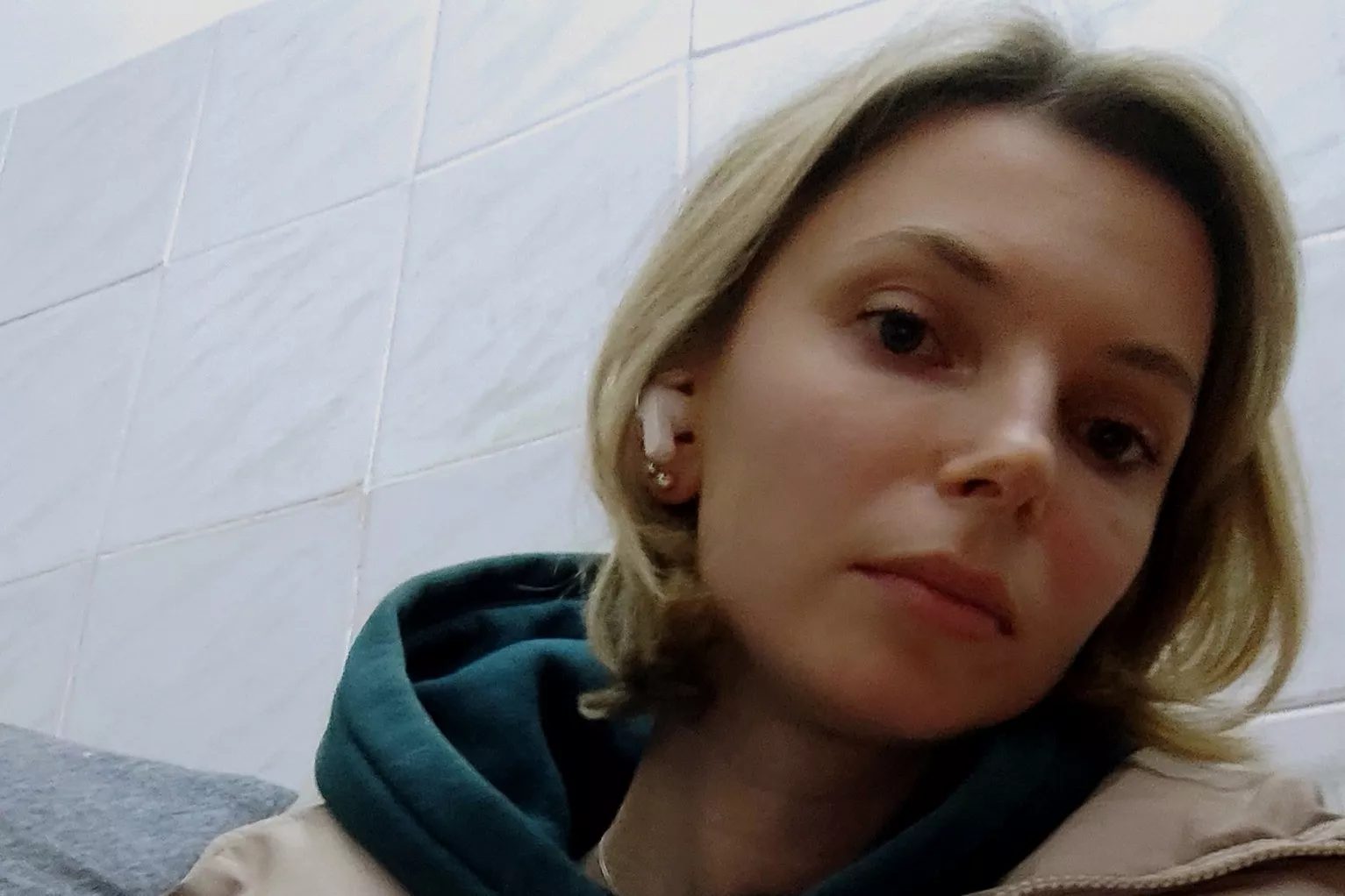 Редакторка Reporters Марічка Паплаускайте потрапила під обстріл на вокзалі в Херсоні
