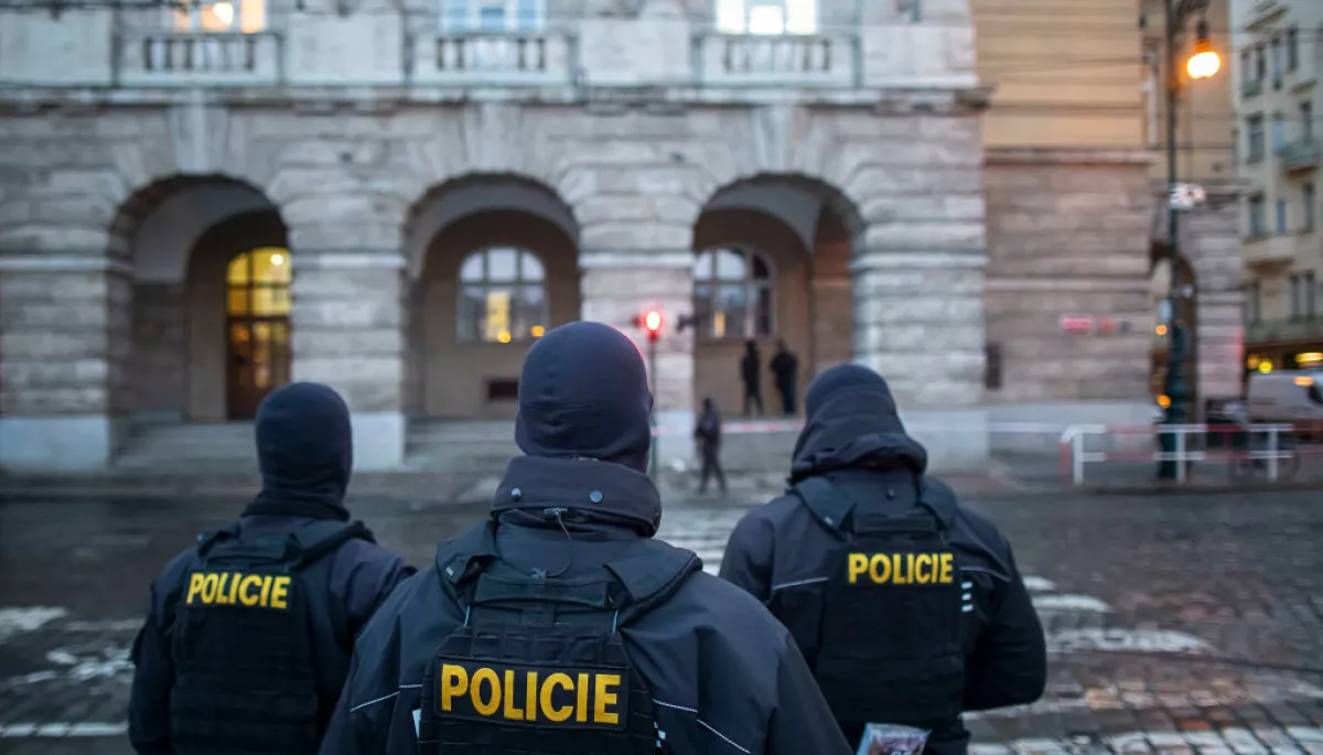 Чеська поліція відкрила 90 справ щодо схвальних коментарів онлайн після стрілянини в Карловому університеті