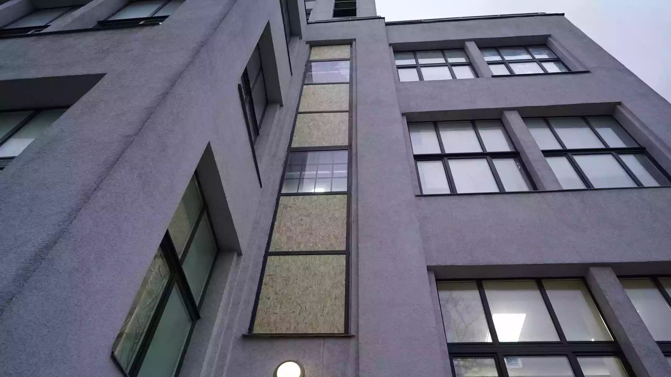 Російською ракетою пошкоджено найбільшу у світі пам'ятку конструктивізму &mdash; харківський Держпром