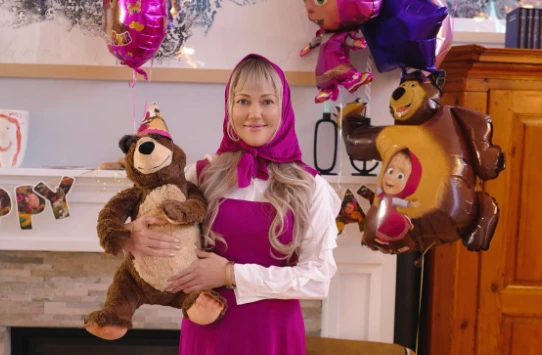 Зірка серіалу «Величне століття» Мер'єм Узерлі святкувала день народження доньки у стилі мультфільму «Маша і ведмідь»