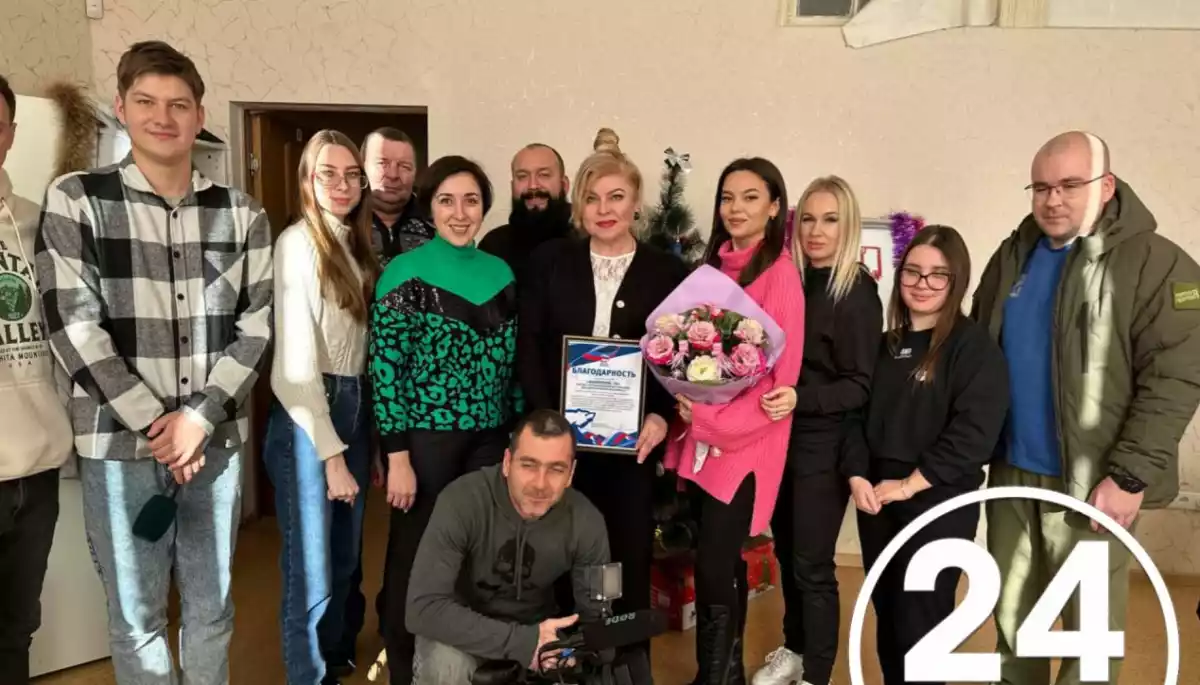 Маріупольські медіаколаборанти отримали грамоти і квіти за співпрацю з окупантами
