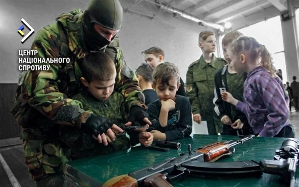 ЦНС: Російські окупанти розширюють мережу «будинків молоді», в яких шукають колаборантів для пропагандистської роботи