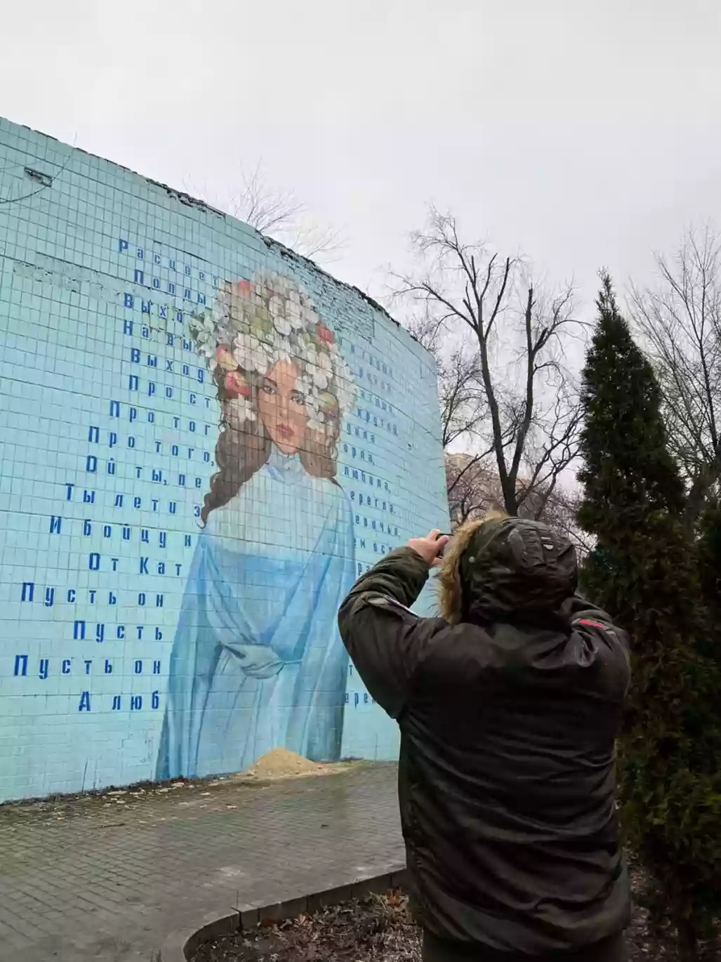 Маргінальний пропагандистський світ в окупації
