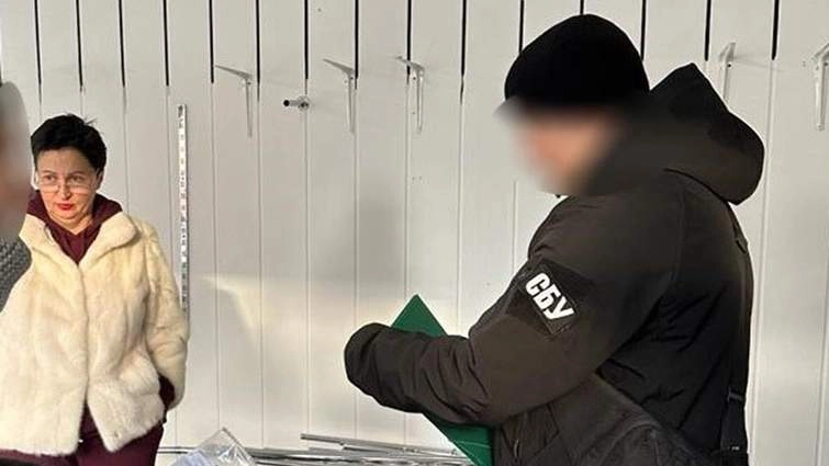 У Чернівцях вручили підозру соратниці антивакцинатора Стахіва, якого звинувачують у намаганні повалення конституційного ладу в Україні