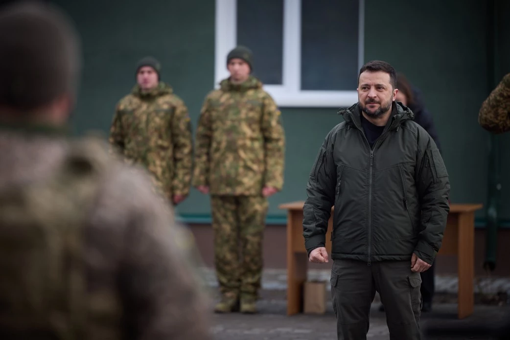 «Дозволяє ворогу визначити геолокацію»: Зеленського розкритикували за відео з центру підготовки бійців (ОНОВЛЕНО)