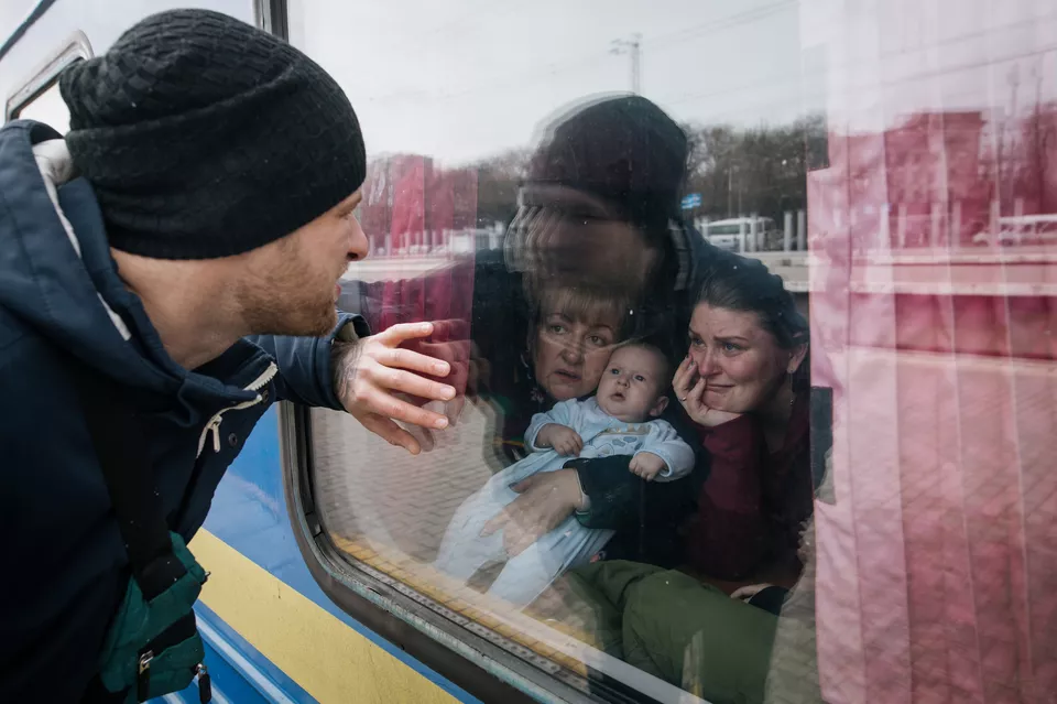 Фото з війни і тексти учасників ПЕН-клубу: у Парижі відкрилась виставка про український опір