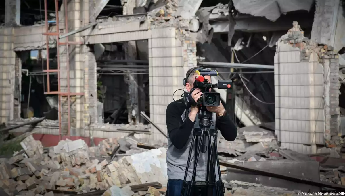 ІМІ: На Сумщині у «жовтій» зоні запровадили постійний супровід журналістів військовими