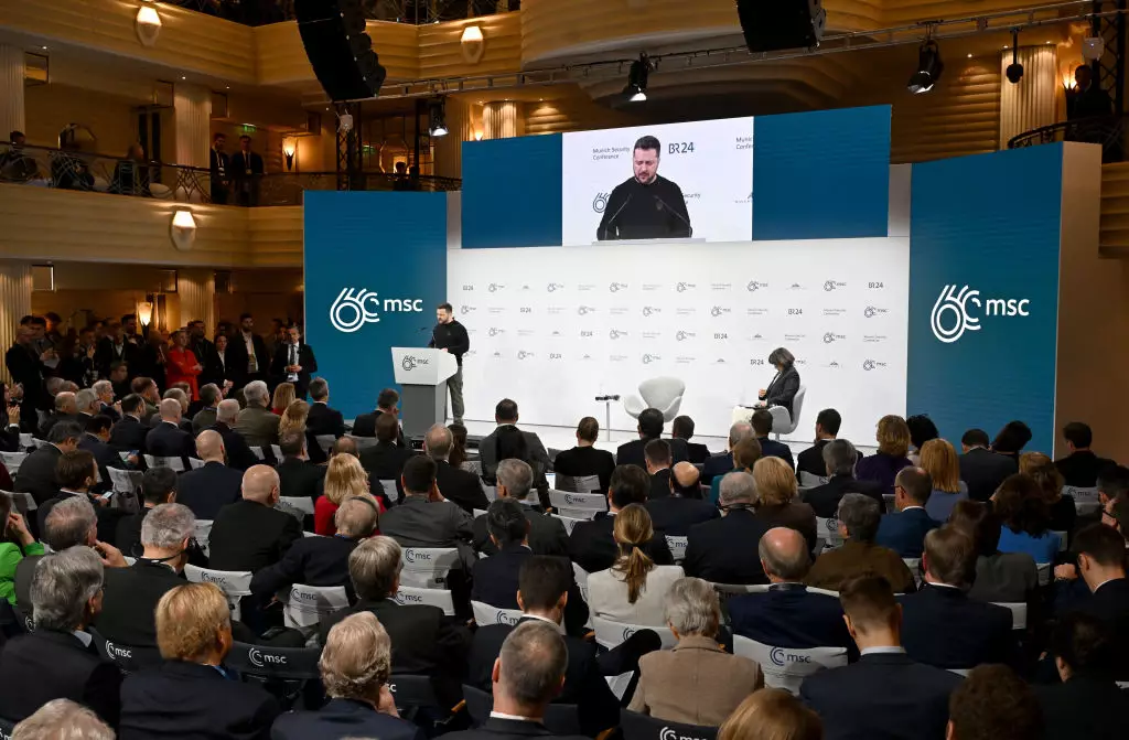 «Потужна промова». Виступ Зеленського у Мюнхені викликав цілу низку реакцій та коментарів