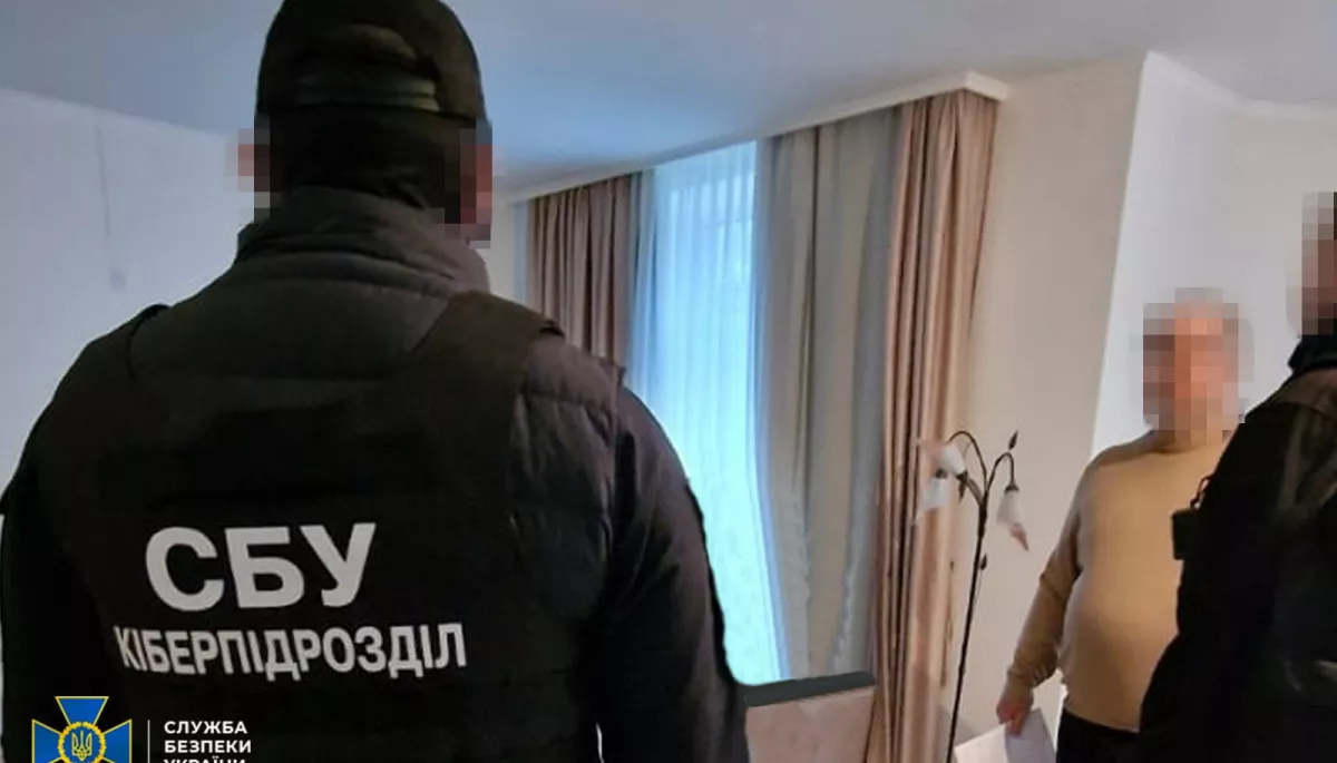 СБУ затримала в Києві «політексперта», який поширював дезінформацію про Україну і готував фейки для кремлівських ЗМІ