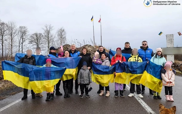 Додому з Росії й тимчасової окупації повернули 11 українських дітей