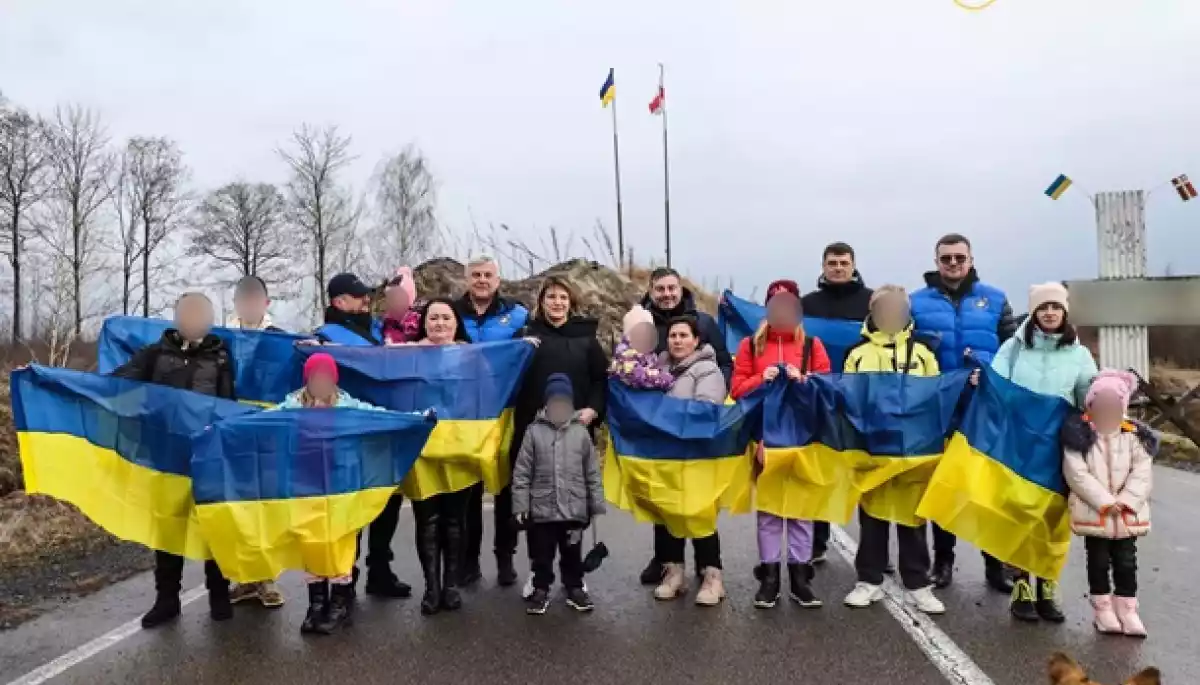 Додому з Росії й тимчасової окупації повернули 11 українських дітей