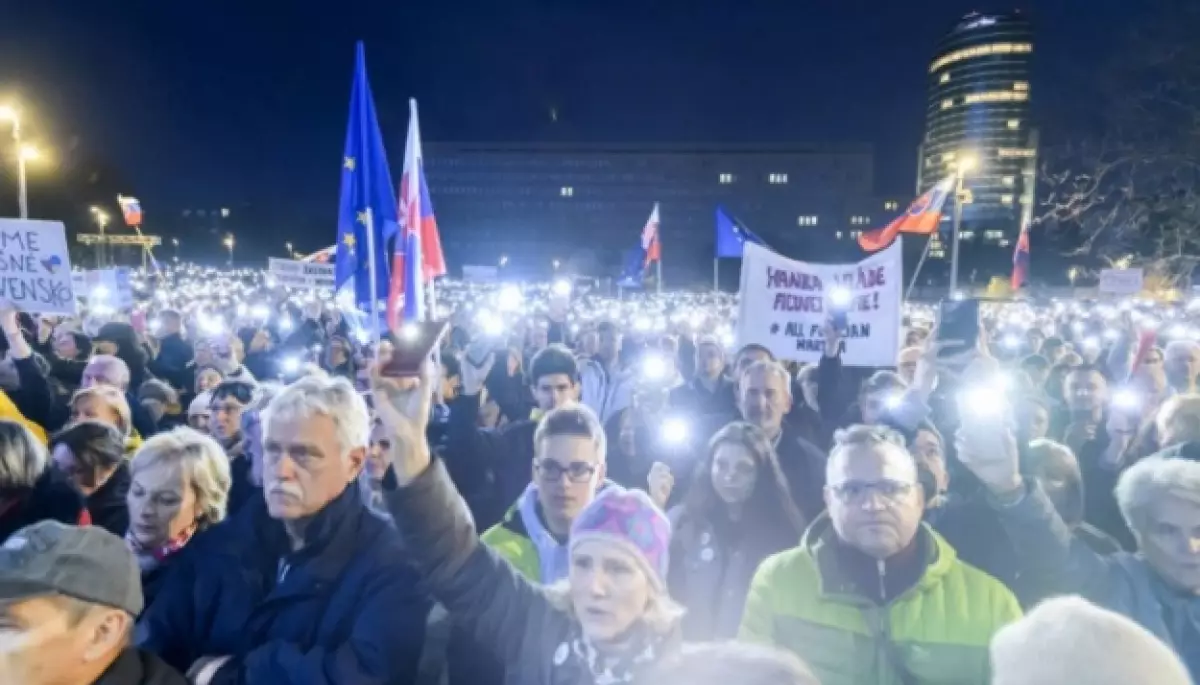 Тисячі людей у Словаччині вшанували річницю вбивства журналіста Яна Куцяка
