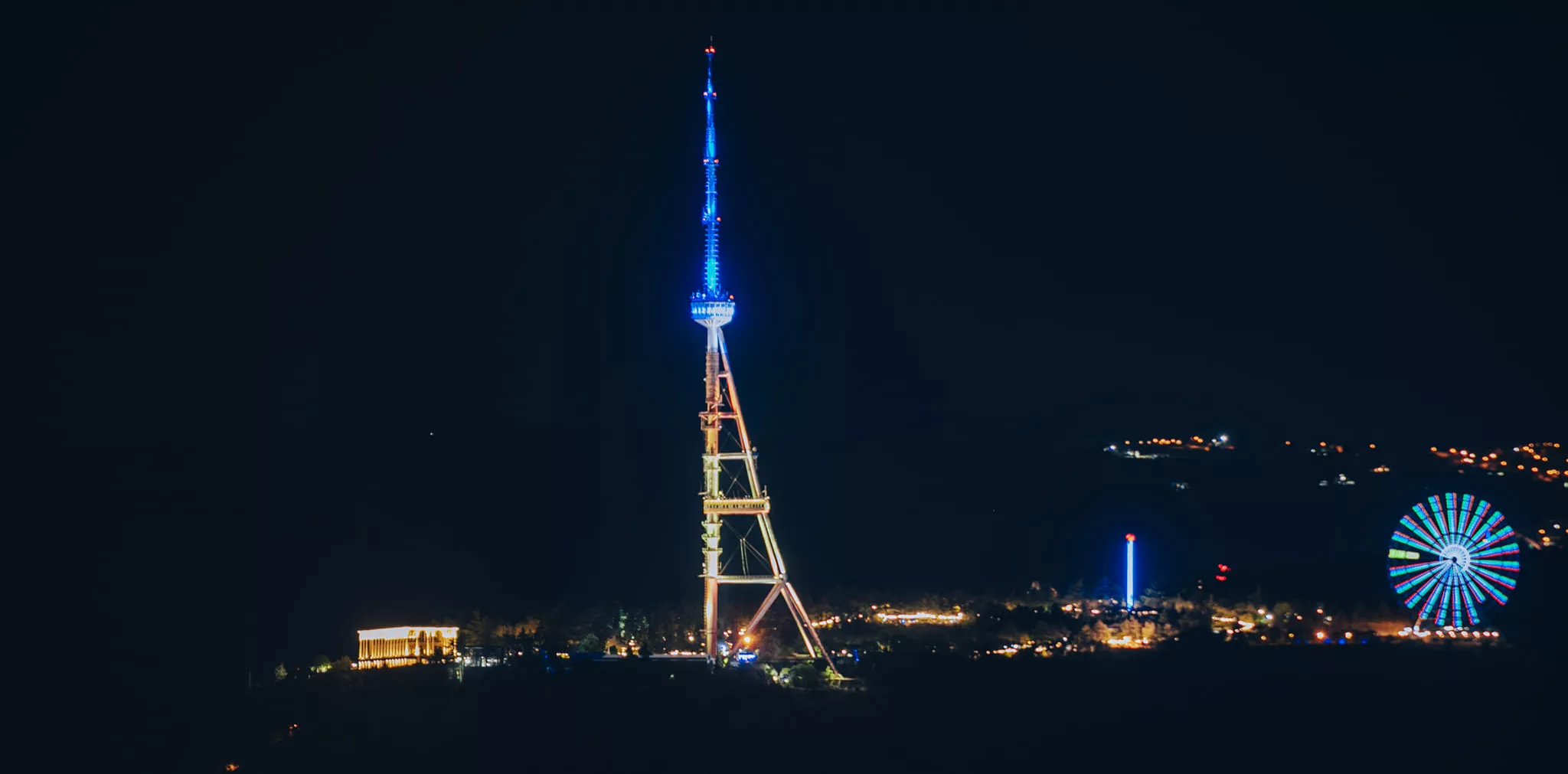 У Тбілісі телевежу підсвітили кольорами українського прапора