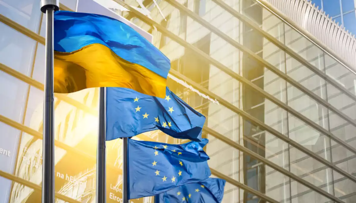 У Єврокомісії визнали право речника виступати на  брифінгах у &laquo;проукраїнській&raquo; футболці
