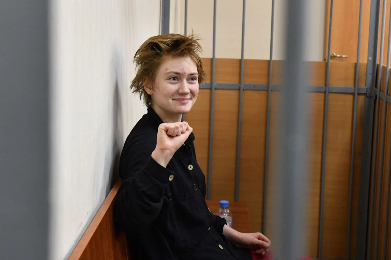 У російському Петербурзі 18-річну дівчину відправили до СІЗО за вірш Шевченка