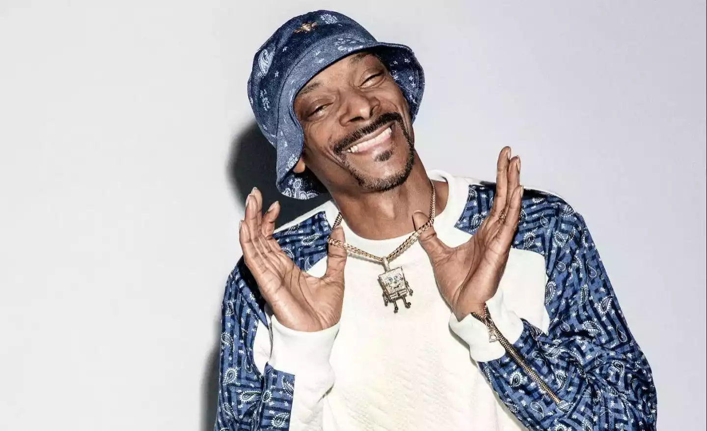 Репер Snoop Dogg надів прикрасу, створену на підтримку України. Чому не варто цьому радіти