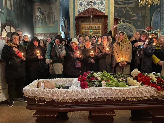 У Москві поховали Олексія Навального. У багатьох містах Росії пройшли стихійні жалобні акції