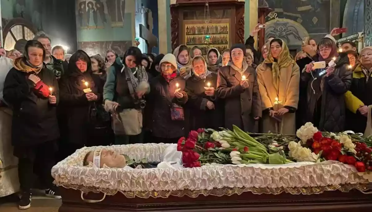 У Москві поховали Олексія Навального. У багатьох містах Росії пройшли стихійні жалобні акції