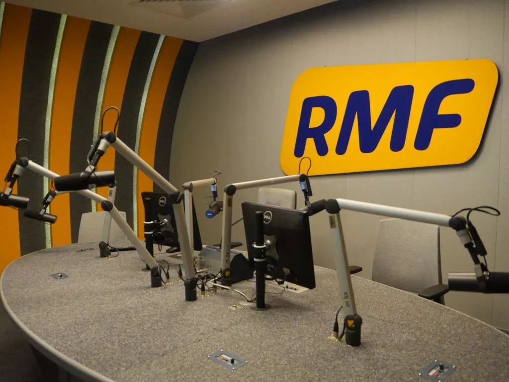 Польська радіостанція RMF FM передасть обладнання для українського військового радіо &laquo;Армія FM&raquo;
