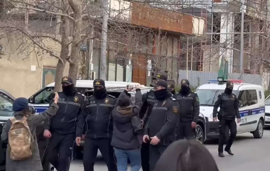 В Азербайджані затримали ще дев&rsquo;ятьох журналістів та кількох опозиціонерів