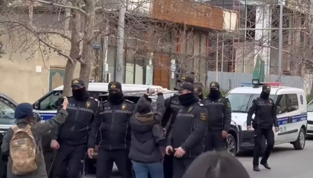 В Азербайджані затримали ще дев&rsquo;ятьох журналістів та кількох опозиціонерів