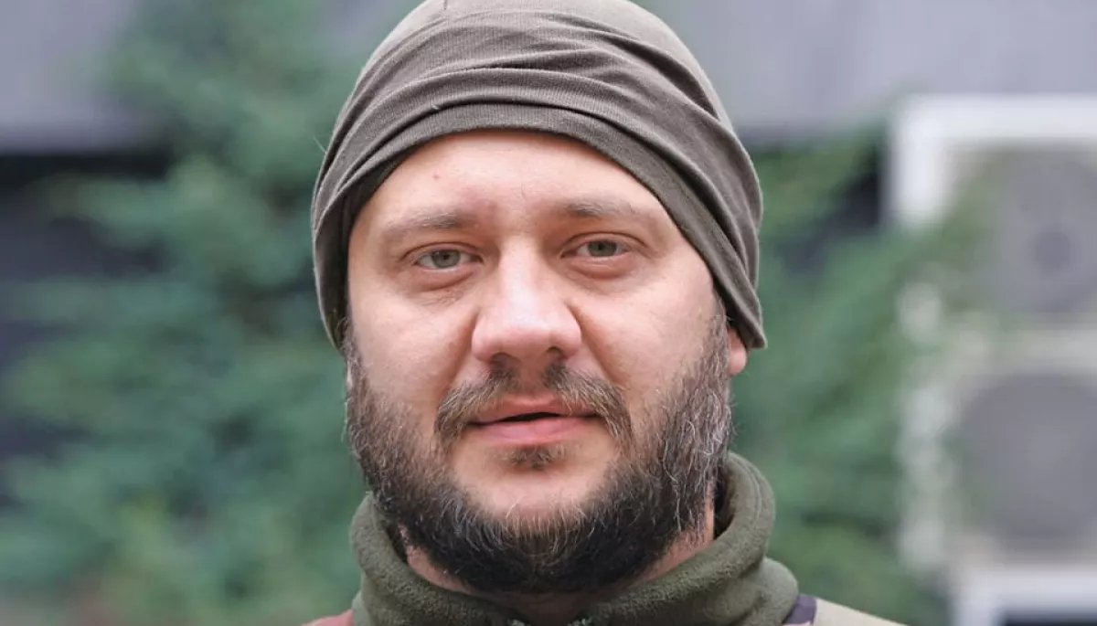 Журналіст і військовий Дмитро Крапивенко працює над книгою &laquo;Усе на три літери&raquo; про війну та армію