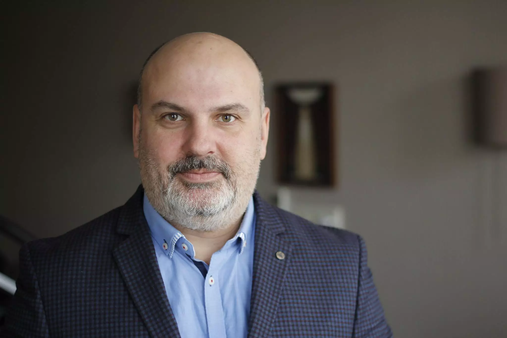 Експерт з публічних комунікацій Андрій Черніков написав політичний трилер &laquo;Ден Крок та український Папа&raquo;