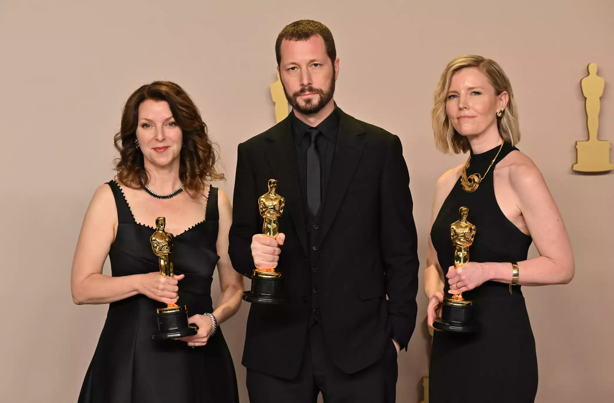 Режисер Мстислав Чернов з'явився на «Оскарі» в піджаку з прихованим символічним написом