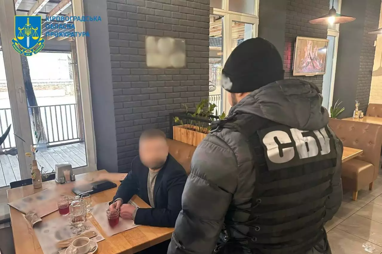 Продавав місце в колективі за $3,5 тисячі: директора Театру корифеїв викрили на хабарі