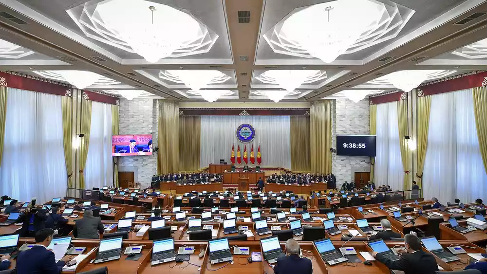 У Киргизстані прийняли закон про «іноагентів», схожий на російський