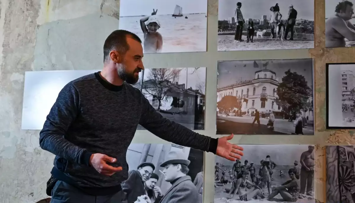 Фотограф з Маріуполя представив у Львові проєкт про сімейні альбоми своїх земляків