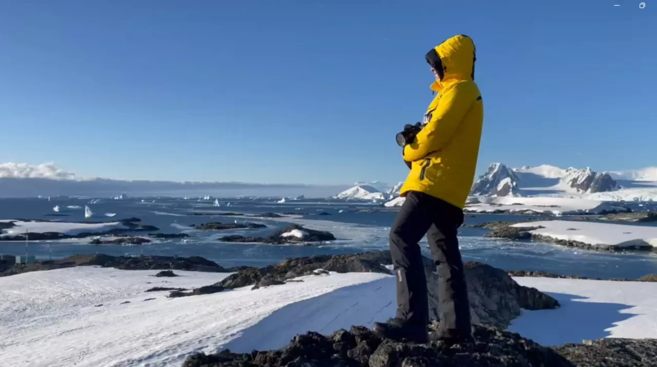 «Деякі вчені прибувають до Антарктиди просто з фронту»: українське іномовлення знімає документальний фільм на станції «Академік Вернадський»