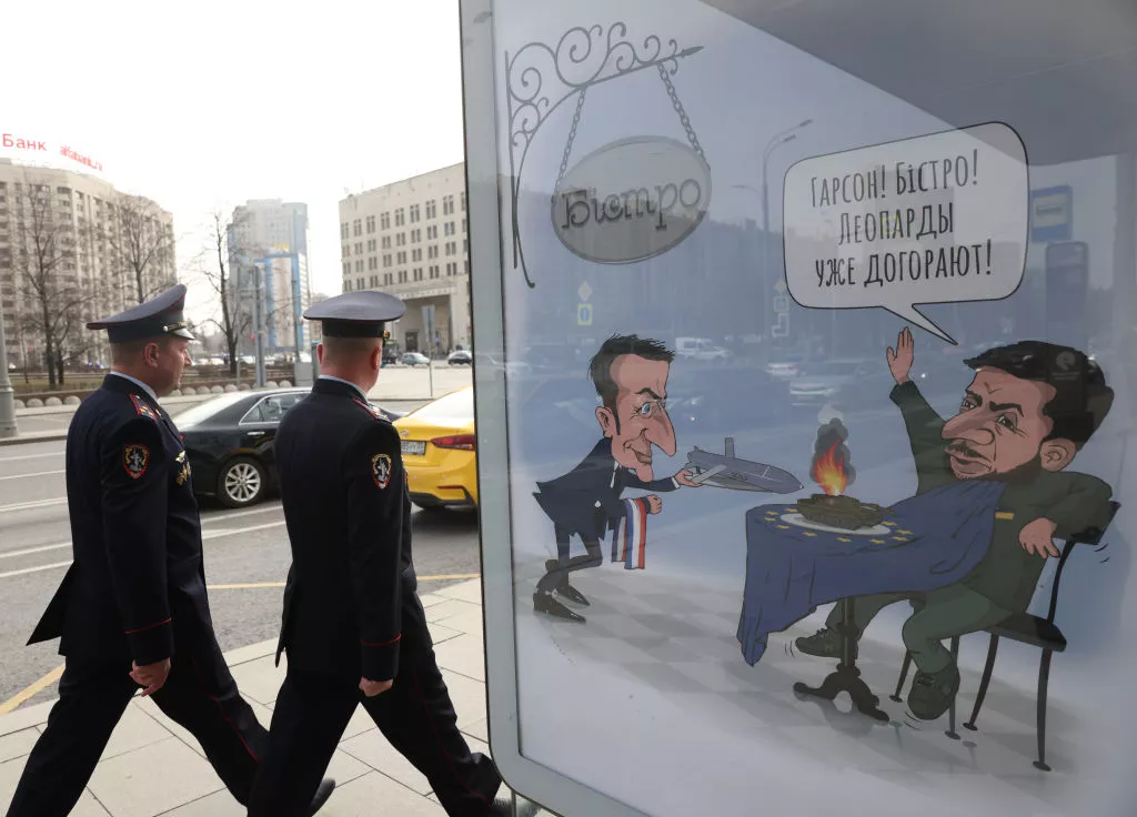 Росія розгорнула нову пропагандистську кампанію проти Франції і Макрона, — ЄС