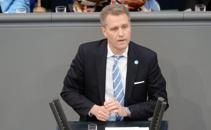 Депутат Бундестагу, ймовірно, отримував кошти від проросійської платформи Медведчука. У Німеччині почали розслідування