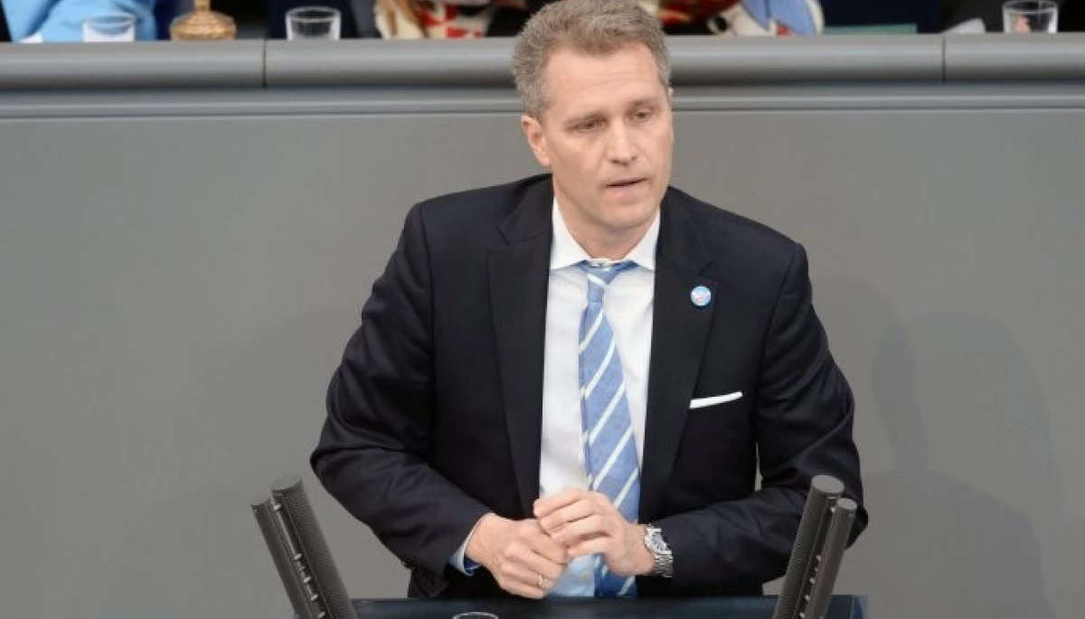Депутат Бундестагу, ймовірно, отримував кошти від проросійської платформи Медведчука. У Німеччині почали розслідування