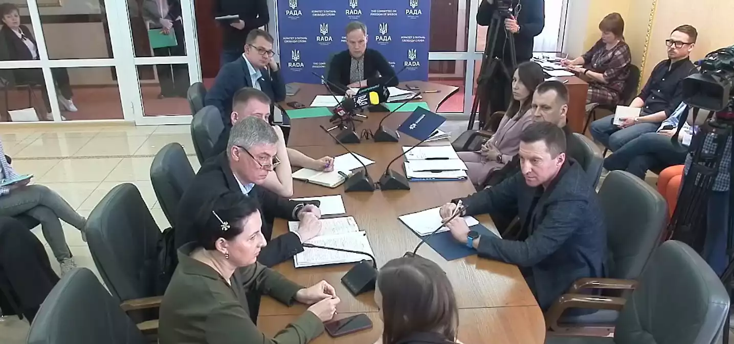 На засіданні Комітету свободи слова обговорили випадок тиску на журналіста Євгенія Шульгата
