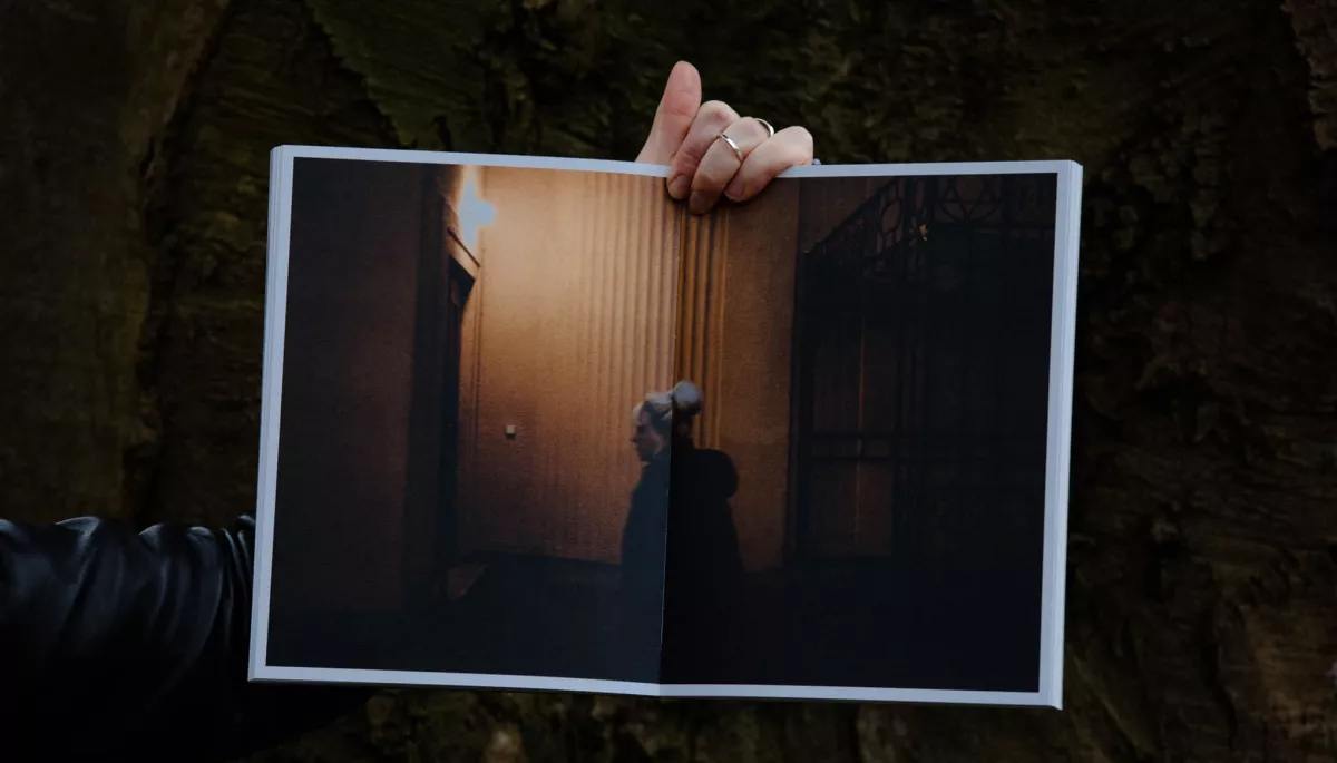 У Нідерландах вийшла фотокнига української фотографки Ганни Грабарської &laquo;Моя мама хоче повернутися додому&raquo;