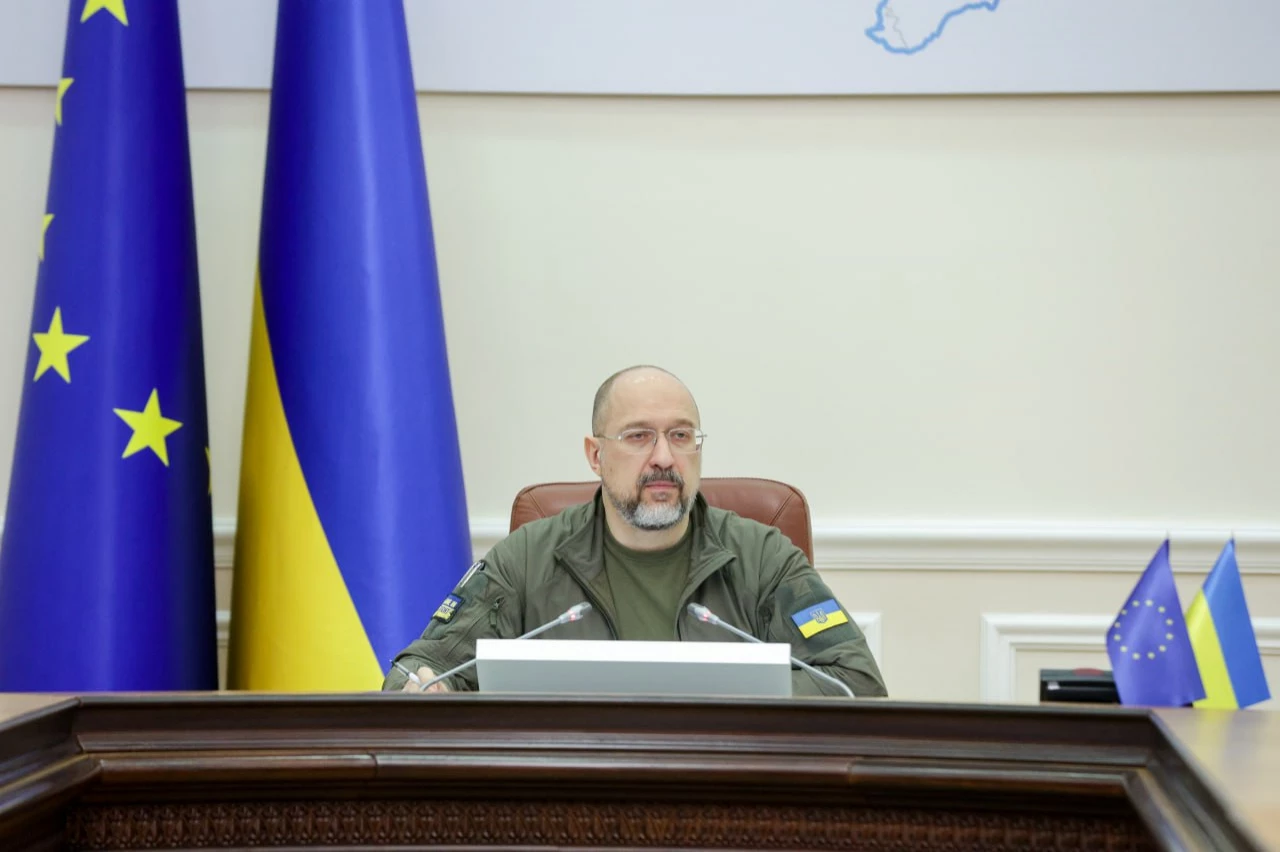 Прем'єр-міністр Шмигаль зреагував на петицію щодо переспрямування виділених на телемарафони коштів на потреби ЗСУ