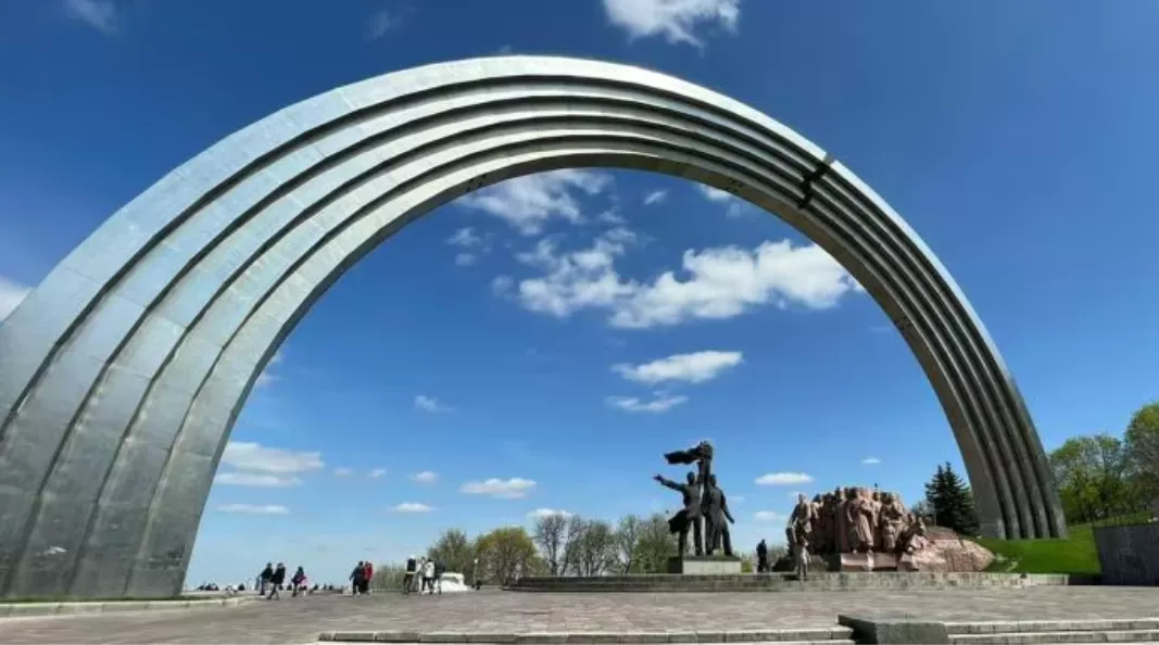 Мінкульт позбавив колишню Арку дружби народів у Києві статусу пам'ятки