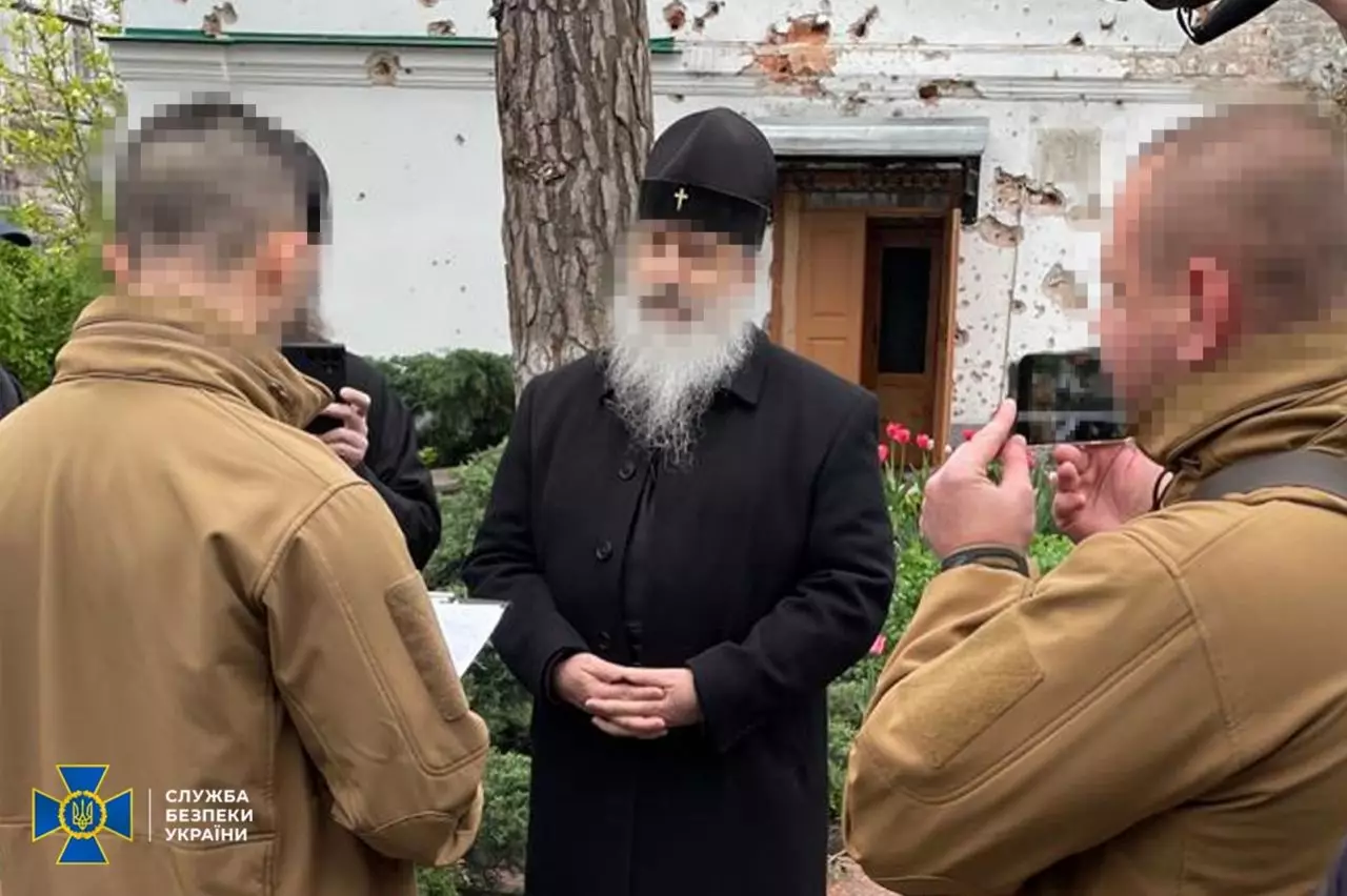 Настоятель Святогірської лаври УПЦ МП «здав» окупантам позиції військових. СБУ оголосила підозру