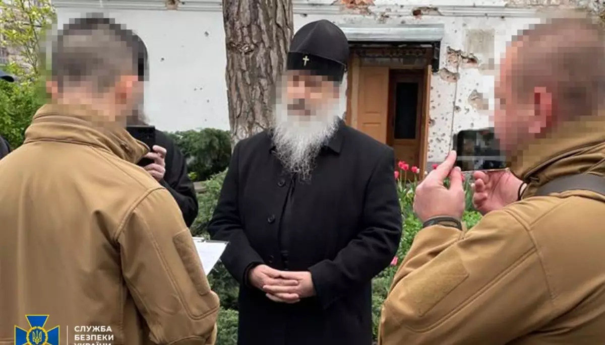 Настоятель Святогірської лаври УПЦ МП &laquo;здав&raquo; окупантам позиції військових. СБУ оголосила підозру