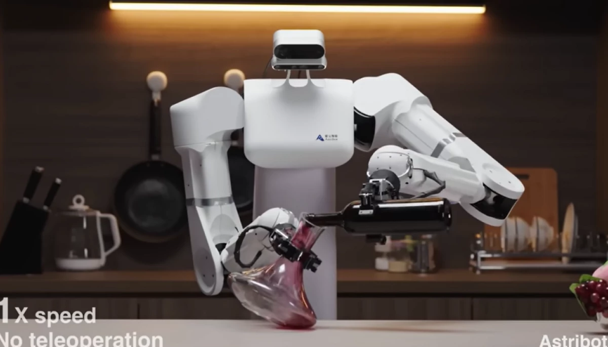 Китайська компанія представила робота-гуманоїда зі штучним інтелектом і надшвидкими руками