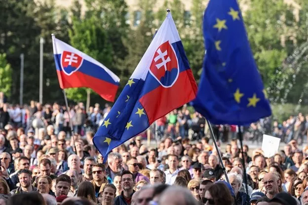 У Братиславі відбувся багатотисячний мітинг проти реформування суспільного мовника RTVS