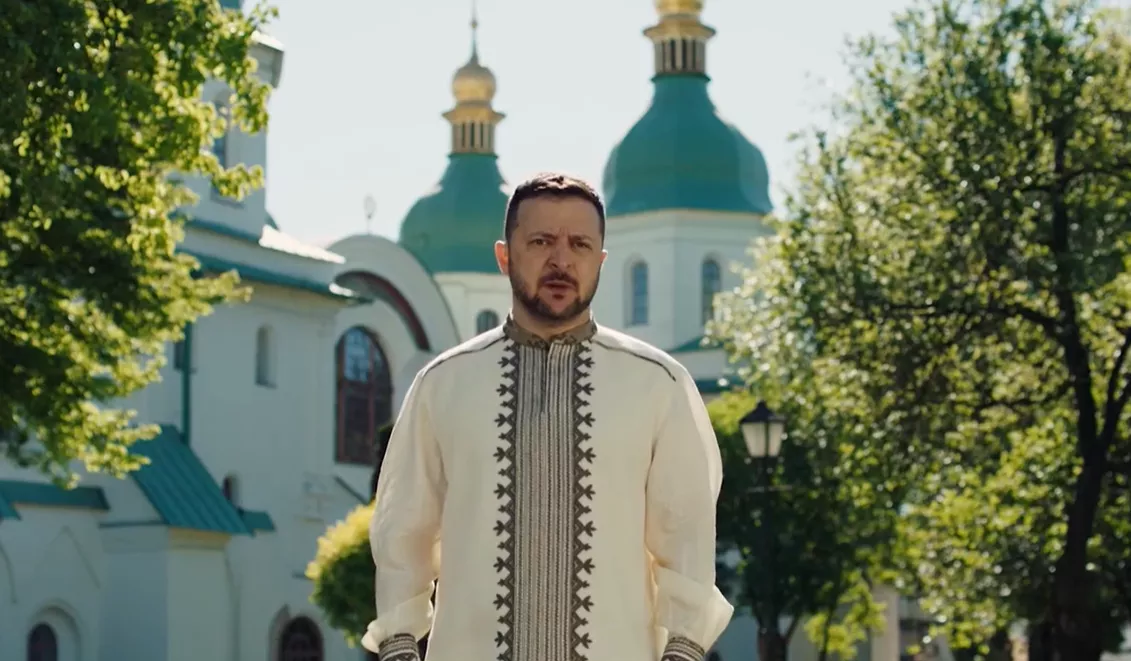 &laquo;У Бога на плечі &mdash; шеврон з українським прапором&raquo;: Президент звернувся до українців з нагоди Великодня (ВІДЕО)